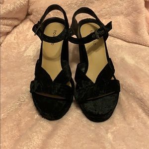 Black velvet 70’s block heels